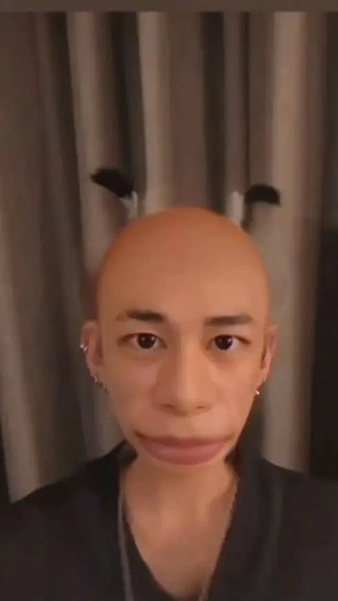 ai character: Hyunjin background