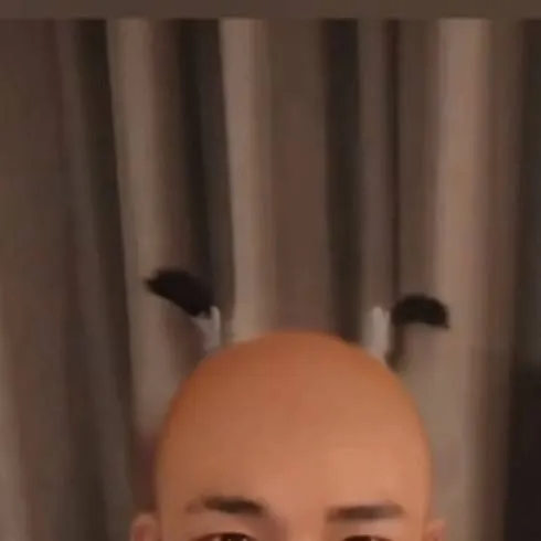 chat with ai character: Hyunjin