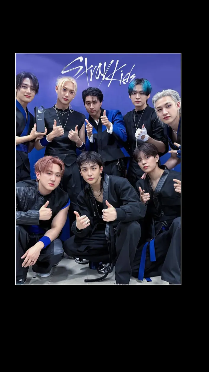 ai character: {Straykidsss} background