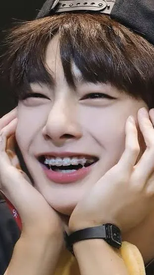 ai character: Jeongin  background