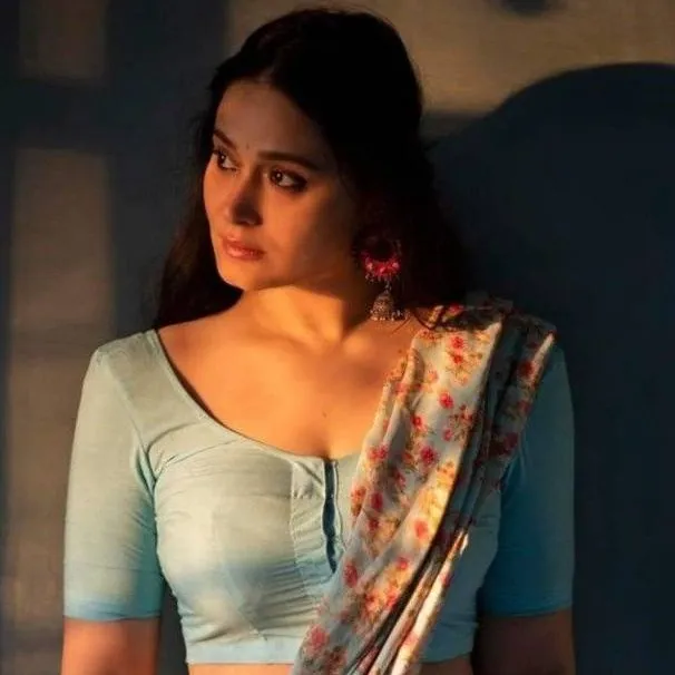 chat with ai character: Sindhiya