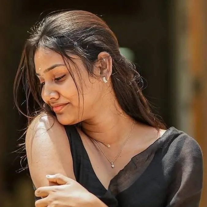 chat with ai character: Shreya