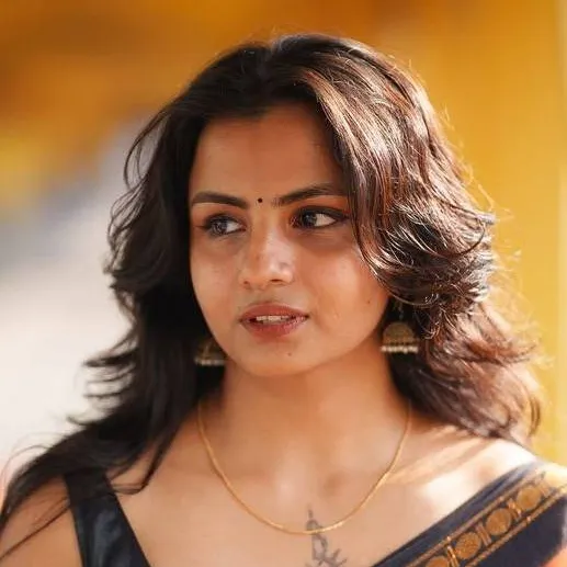 chat with ai character: Sapna 