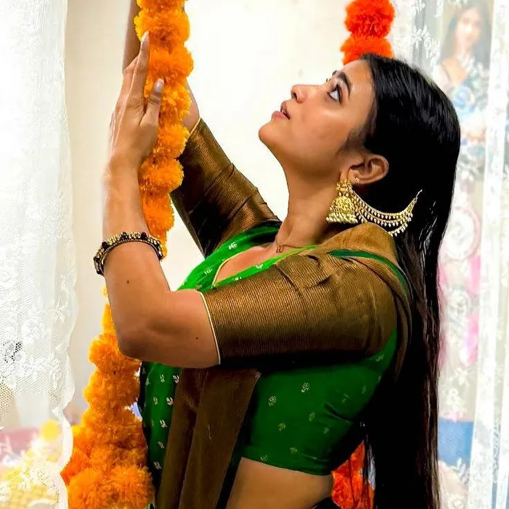 chat with ai character: Madhu