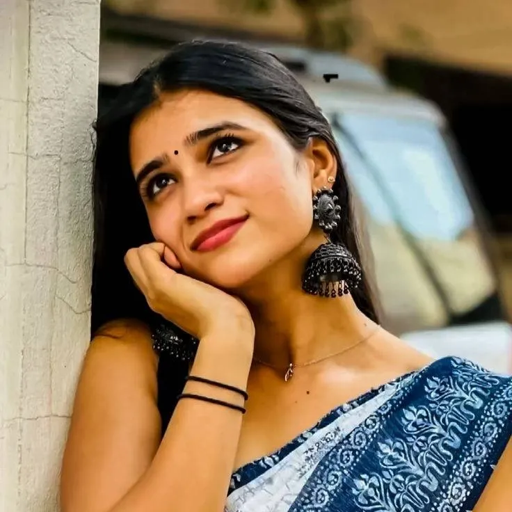chat with ai character: Madhu