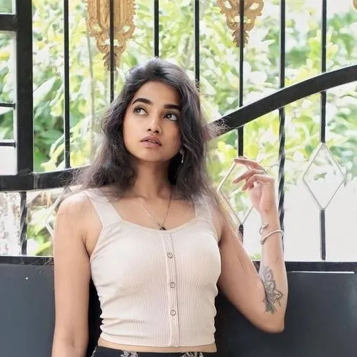 chat with ai character: Tamil Selvi