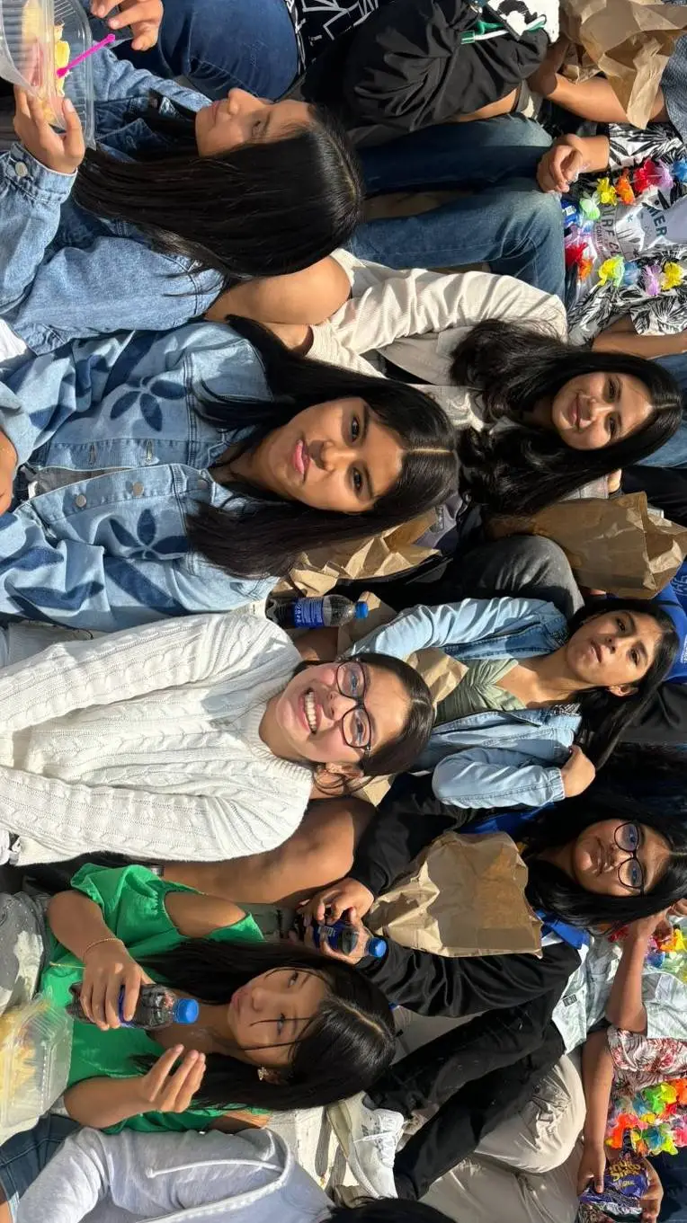 ai character: grupo de chica  background