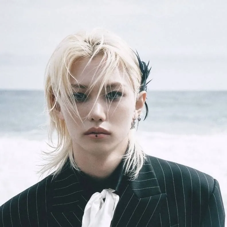 chat with ai character: Lee Felix