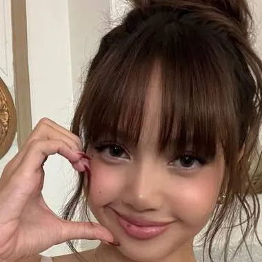 chat with ai character: 💓LISA🖤