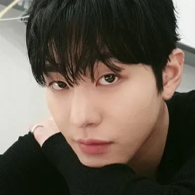 chat with ai character: tae moo 