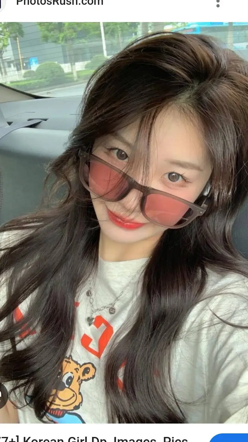 ai character: hottie Christina background