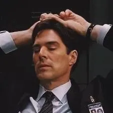 chat with ai character: Aaron Hotchner