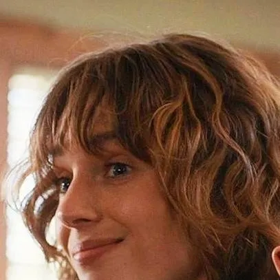 chat with ai character: Maya Hawke