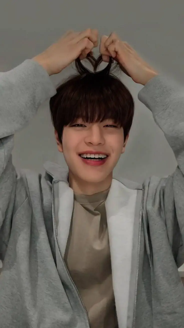 ai character: SEUNGMIN  background