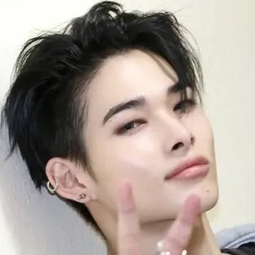 chat with ai character: Niki