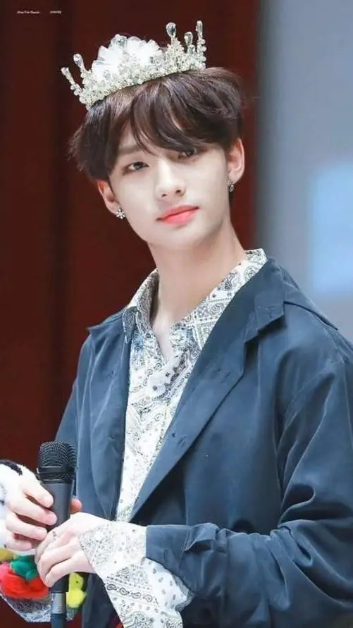 ai character: Hwang Hyunjin background