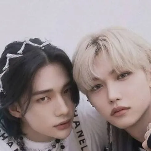 chat with ai character: Felix and Hyunjin