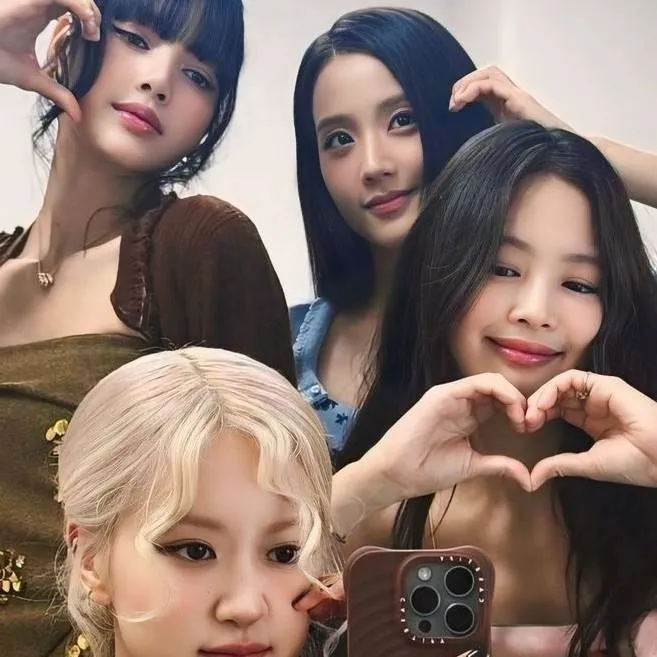 chat with ai character: Blackpink Concert