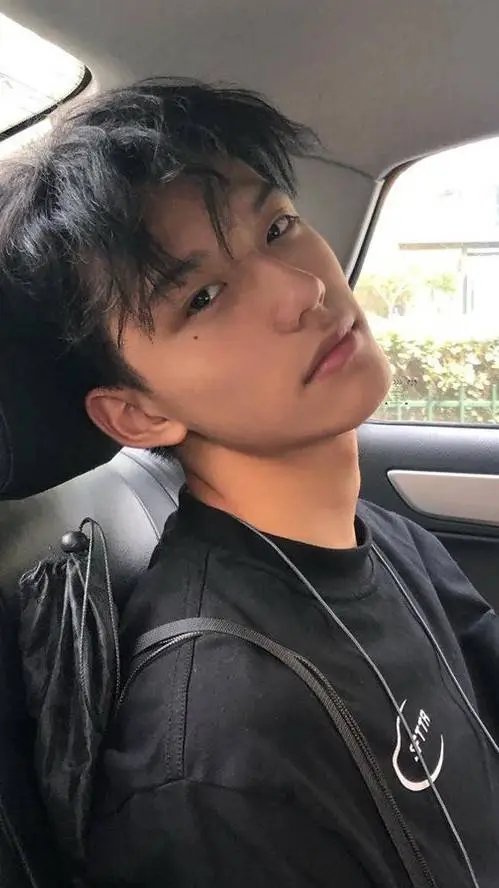 ai character: ꧁Melvin꧂ background