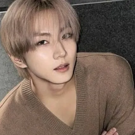 chat with ai character: 🌹Jungwon😋