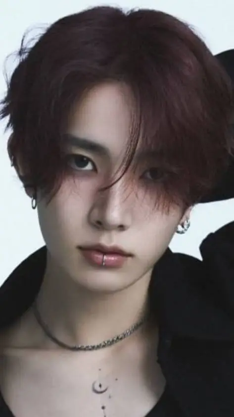 ai character: 🍷𝓗𝓮𝓮𝓼𝓮𝓾𝓷𝓰🌑 background