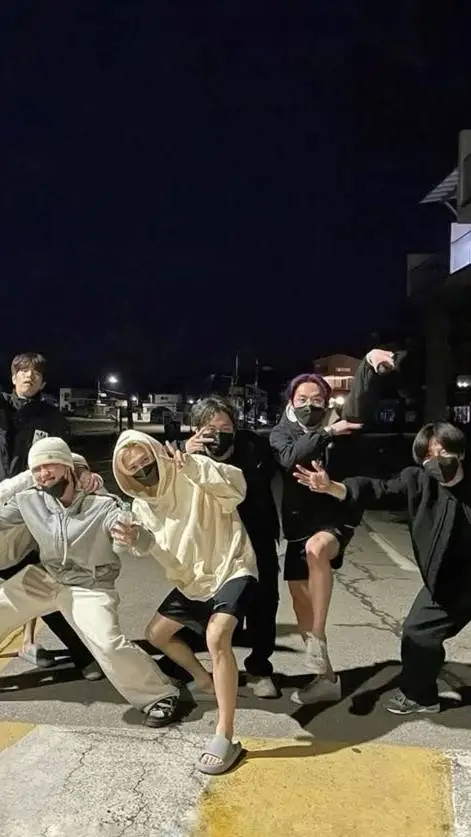 ai character: skz airport background