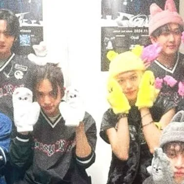 chat with ai character: skz concert