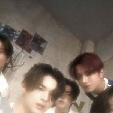 chat with ai character: skz and enhypen