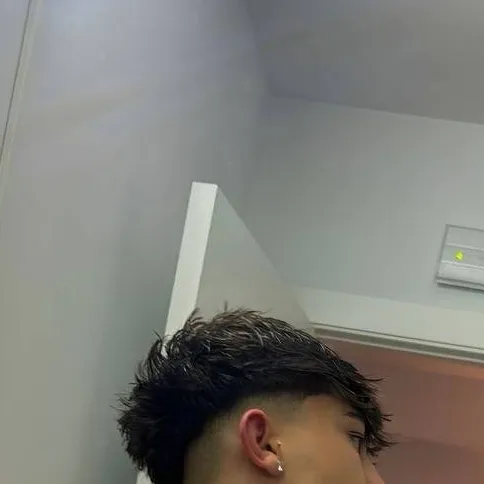 chat with ai character: Eduardo Roberto 