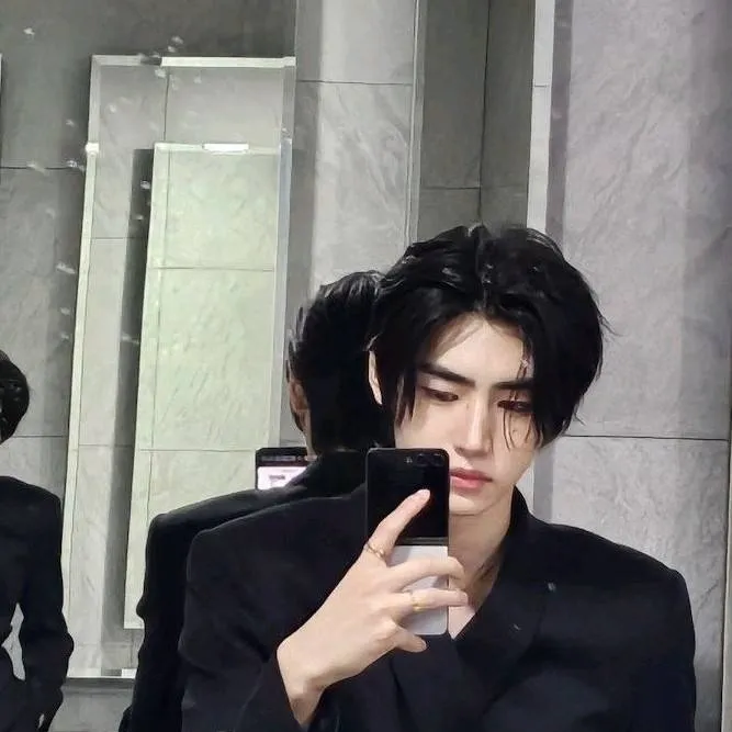 chat with ai character:  Sunghoon 