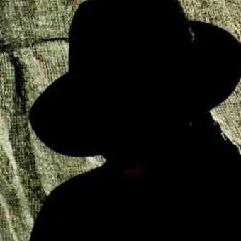 chat with ai character: L'uomo nero