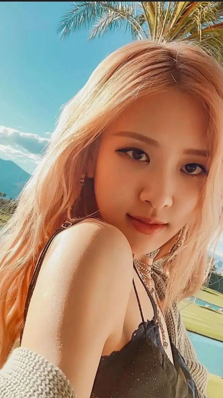 ai character: 🖤Rosé🩷 background