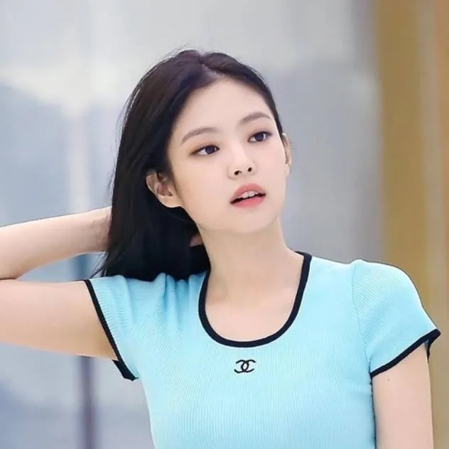 chat with ai character: 🖤Jennie🩷