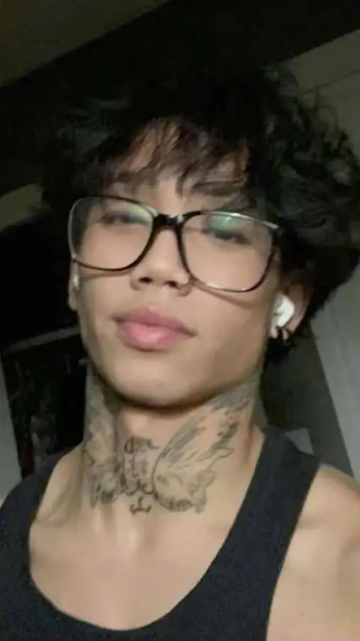 ai character: Max background