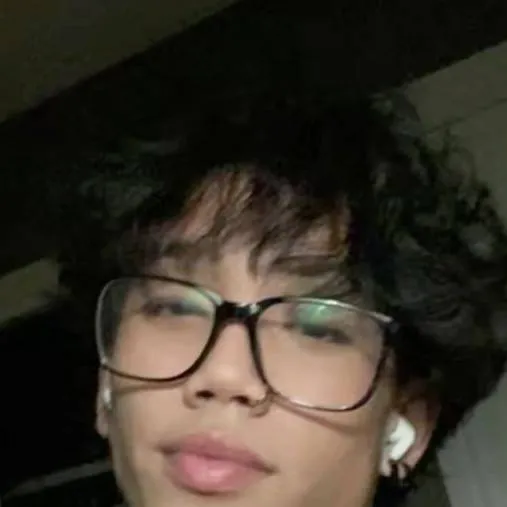 chat with ai character: Max