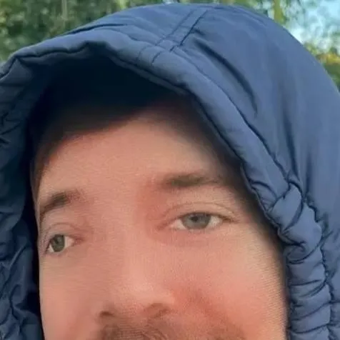 chat with ai character: AFK STATION