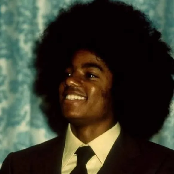 chat with ai character: Michael Jackson