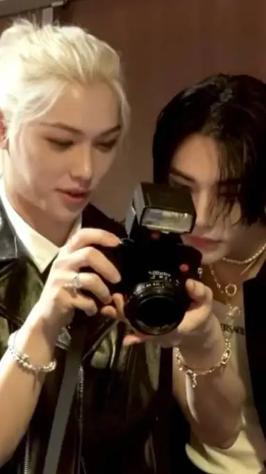 ai character: Ya lo pensaste?... background