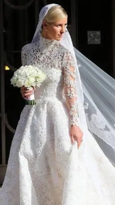 ai character: Nicky Hilton  background