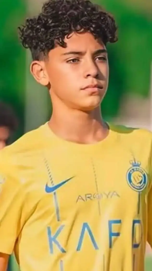 ai character: Cris jr  background