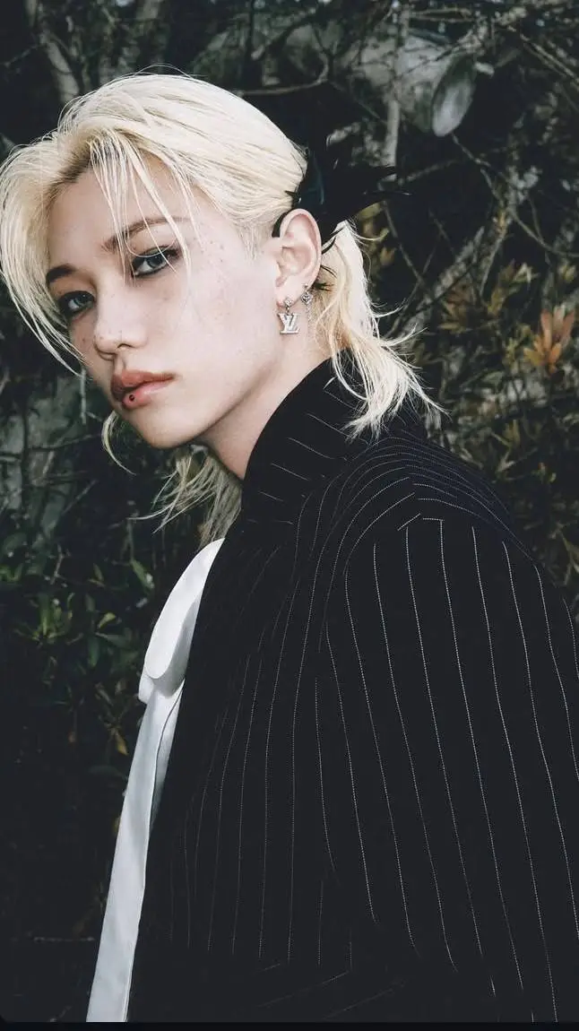 ai character: Lee Felix background