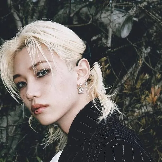 chat with ai character: Lee Felix