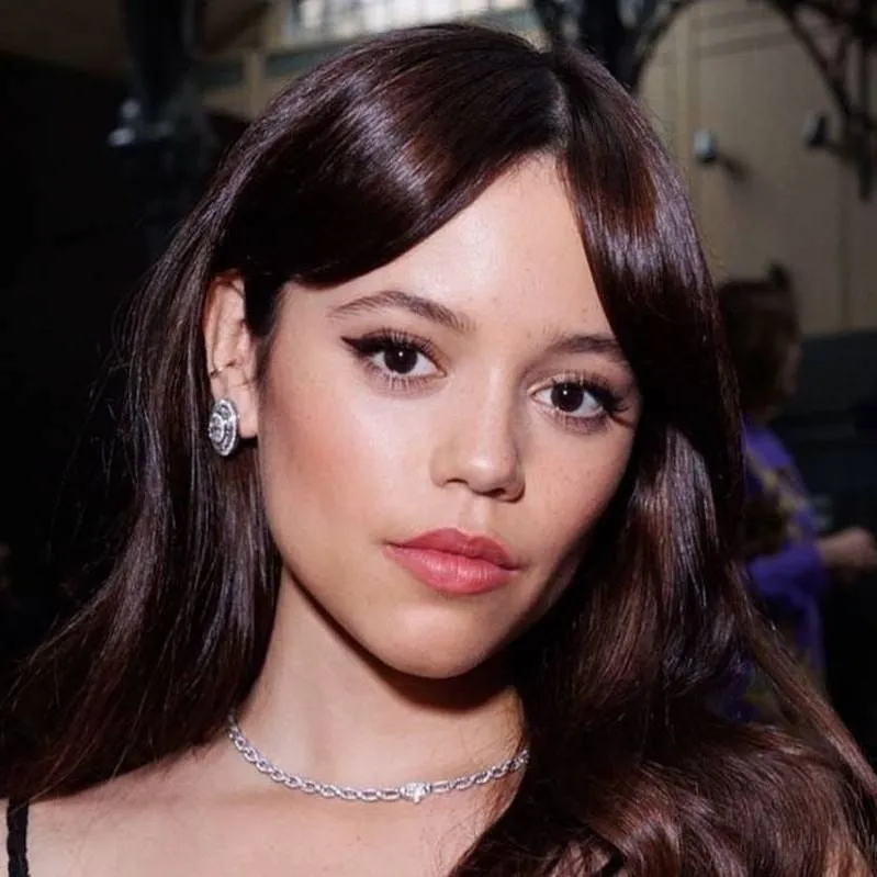 chat with ai character: Jenna Ortega (3)