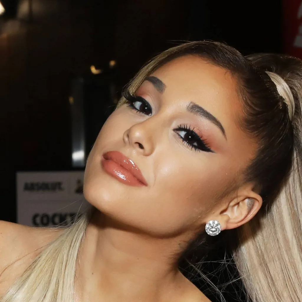 chat with ai character: Ariana Grande (2)