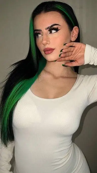 ai character: Dilaraa (2) background