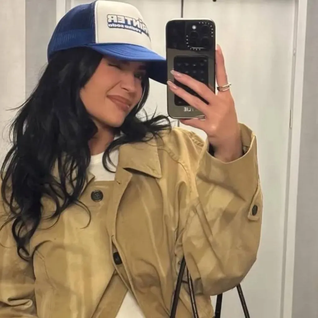 chat with ai character: Kylie Jenner
