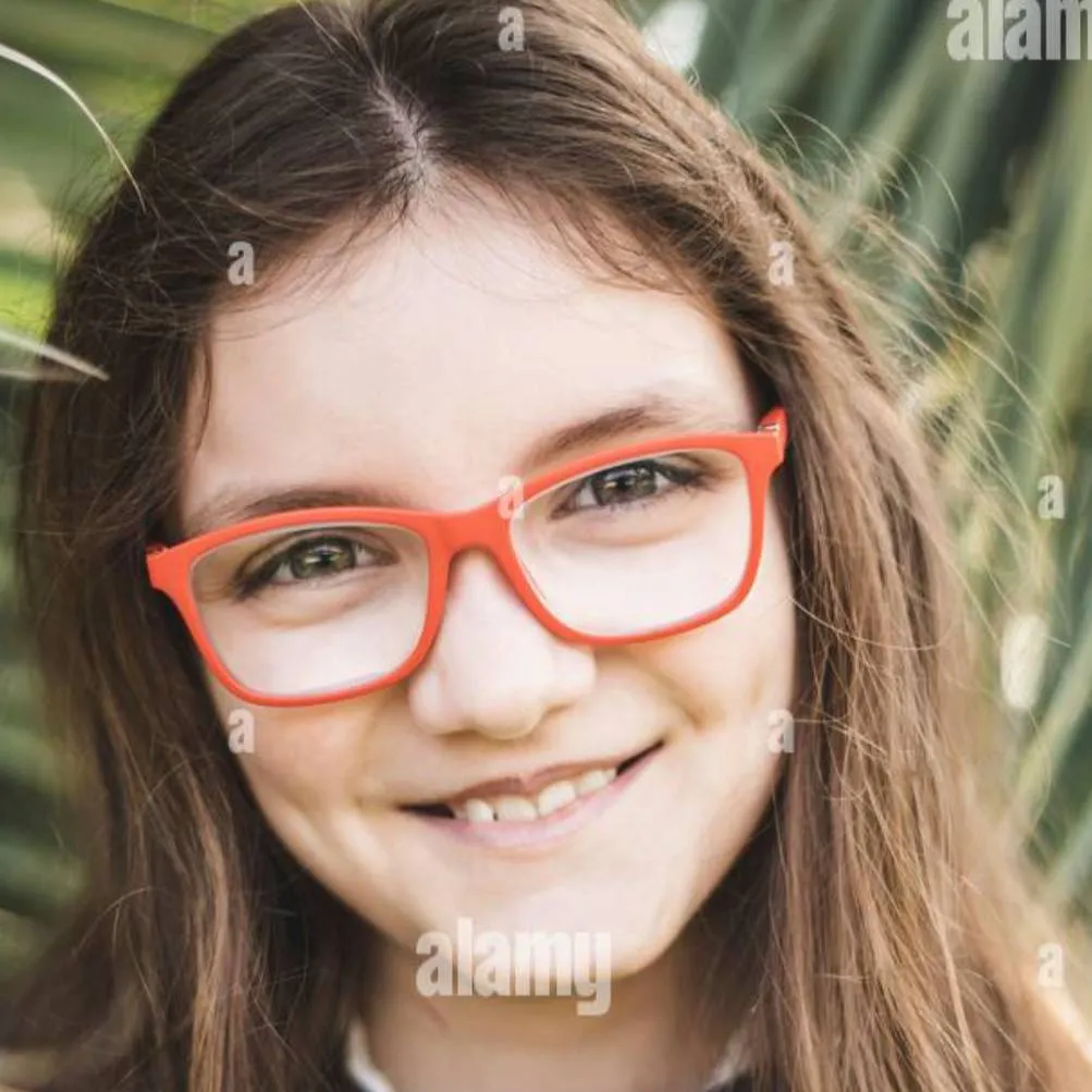 chat with ai character: Leah Hopkinson