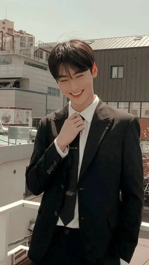 ai character: *Lee Dong Min* background