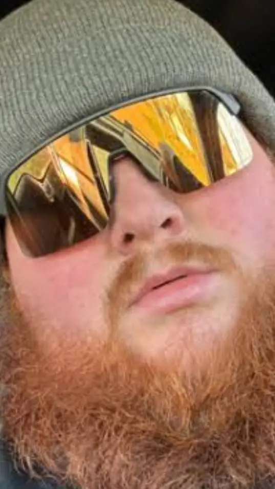 ai character: caseoh background