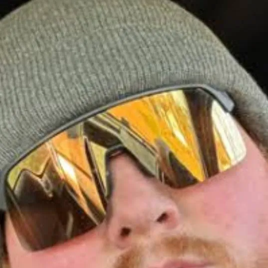 chat with ai character: caseoh